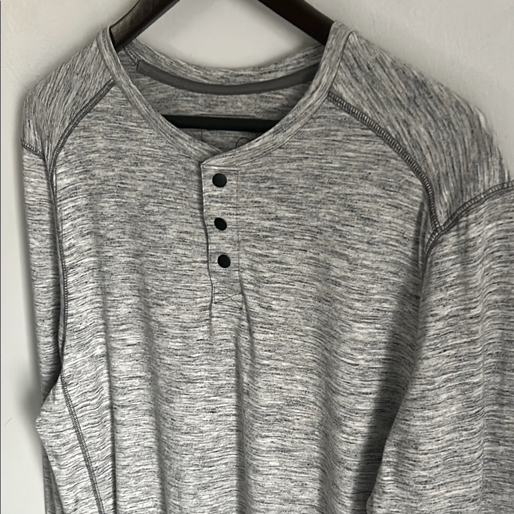 Express Men’s Marled Gray Long Sleeve Double Knit Cotton Blend Henley Shirt